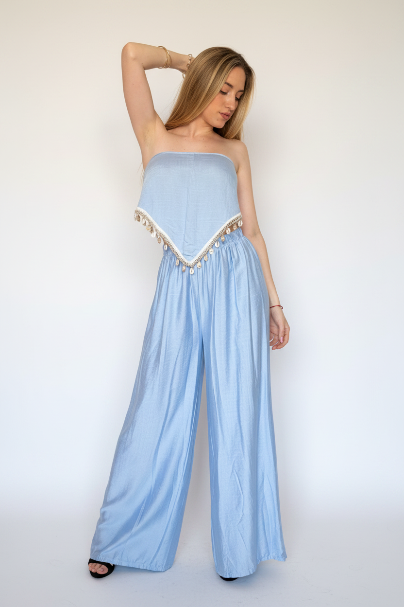 Fondo blanco - look azul bandeau pose